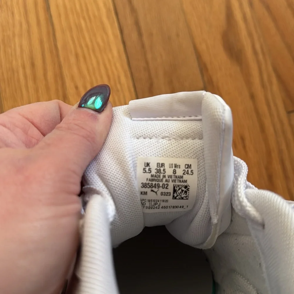 White Puma Shoes
Like NEW! Never worn outdoors. - Picture 6 of 8